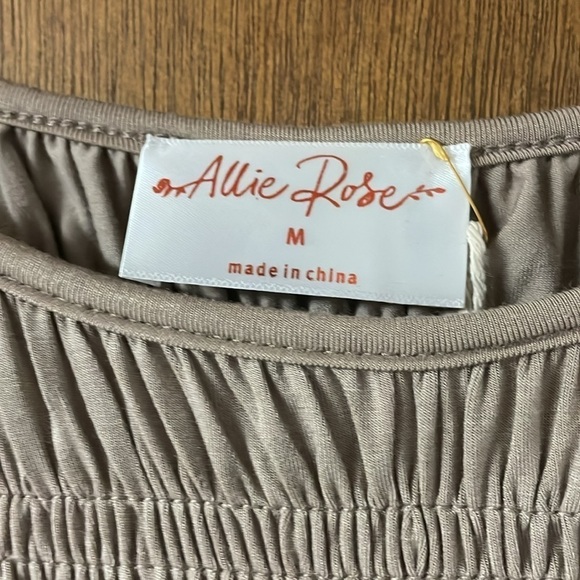 Allie Rose size Medium mocha color sleeveless blouse - Picture 3 of 6